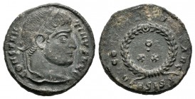 Constantino I. Centenional. 320-21 d.C. Siscia. (Spink-16219). Rev.: VOT / XX dentro de corona, en exergo SIS. Ae. 3,75 g. MBC. Est...15,00.