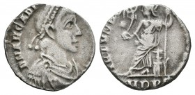 Arcadio. Silicua. 397-402 d.C. Mediolanum. (Spink-20762). (Ric-1227). Rev.: VIRTVS ROMANORVM. Roma sentada a izquierda con Victoria sobre globo. Ag. 0...
