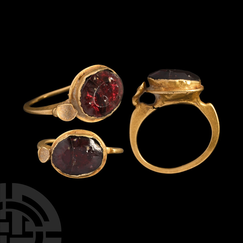 Sassanian Gold Ring with Garnet Gemstone
Circa 2nd-3rd century A.D. Flat-sectio...