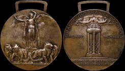 ITALY: Inter-Allied Victory Medal (1914-1918). Winged Victory on a triumphal chariot drawn by four lions on obverse. A "tazza" from which two doves be...
