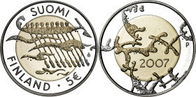 Finlandia. 2007. P. 5 euros. (KM. 146). 90º Aniversario de la Independencia. En estuche oficial con certificado. Bimetálica. 19,48 g. Proof.
