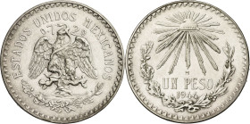 México. 1944. 1 peso. (KM. 455). Golpecito. AG. 16,63 g. EBC.