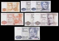 1979 a 1985. 200, 500 (dos), 2000, 5000 (dos) y 10000 pesetas. (Ed. E2 y E4 a E7) (Ed. 476 y 478 a 481). 7 billetes, todos sin serie. A examinar. MBC+...
