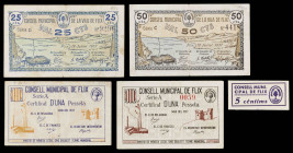 Flix. 5, 25, 50 céntimos y 1 peseta (dos). (T. 1188 a 1192). 4 billetes y un cartón, todos los de la localidad. El de 1 peseta, nº 0059. Conjunto raro...