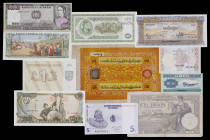 Lote de 2 álbumes con 626 billetes de diversos países. A examinar. BC/S/C.