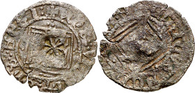 Enrique IV (1454-1474). Cuenca. Blanca de rombo. (Imperatrix CM:E.10.2, mismo ejemplar). Contramarca: ¿cruz bautismal? en reverso. Rara. 0,85 g. BC.
