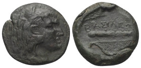 Königreich Bosporus. Leukon II. (ca. 240 - 220 v. Chr.).

 Bronze.
Vs: Kopf des jugendlichen Herakles mit Löwenfell rechts.
Rs: Keule über Bogen....