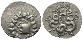 Mysien. Pergamon.

 Cistophor (Silber). Ca. 92 - 88 v. Chr.
Vs: Cista mystica mit halb geöffnetem Deckel, aus der sich eine Schlange herauswindet; ...
