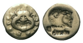 Lesbos. Mytilene.

 1/6 Stater bzw. Hekte (Elektron). Ca. 521 - 478 v. Chr.
Vs: Gorgoneion en face.
Rs: Inkuser Kopf des bärtigen Herakles mit Löw...