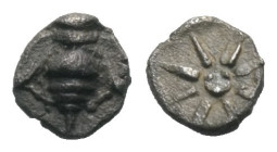 Ionien. Ephesos.

 Hemiobol (Silber). Ca. 430 - 394 v. Chr.
Vs: Biene.
Rs: Achtstrahliger Stern.

6 mm. 0,29 g. 

SNG Tübingen 2759.
 Sehr sc...