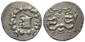 Ionien. Ephesos.

 Cistophor (Silber). 83 / 82 v. Chr. (Jahr 52).
Vs: Cista mystica mit halbgeöffnetem Deckel, aus der sich nach links eine Schlang...