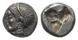 Ionien. Phokaia.

 Diobol (Silber). Ca. 510 - 494 v. Chr.
Vs: Archaischer Kopf der Athena mit Helm links.
Rs: Viergeteiltes Quadratum incusum.

...