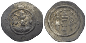Sasanidisches Königreich. Khusro I. (531 - 579 n. Chr.).

 Drachme (Silber). 552 n. Chr. (Jahr 22). RD = Ray.
Vs: Drapierte Büste mit Zinnentiara, ...