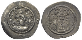 Sasanidisches Königreich. Khusro I. (531 - 579 n. Chr.).

 Drachme (Silber). 556 n. Chr. (Jahr 26). PR = Furat-Maisan.
Vs: Drapierte Büste mit Zinn...