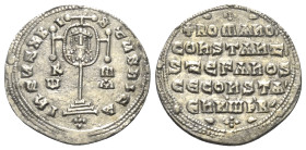 Constantinus VII. Porphyrogenitus und Romanus I. Lecapenus (920 - 944 n. Chr.).

 Miliaresion (Silber). 931 - 944 n. Chr. Constantinopolis.
Vs: Med...