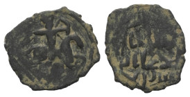 Rum-Seldschuken. Mas'ud II., 1. Regierung (679 - 697 H. / 1280 - 1298).

 Fals (Kupfer). Ohne Jahr. Ohne Münzstätte.
Vs: Reiter, der seinen Bogen h...