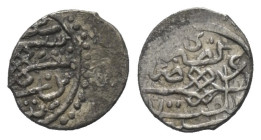Osmanen. Süleyman I. (926 - 974 H. / 1520 - 1566).

 Medini (Silber). [926 H.]. Haleb (Aleppo).
14 mm. 1,17 g. 

Damali 10-Hp-G1f.
 Sehr schön....