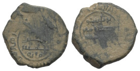 Menkujakiden (Mengücekiden). Fakhr ad-Din Baramshah (563 - 622 H. / 1167 - 1225).

 Fals (Kupfer). 570 H. Arzinjan (Erzincan).
20 mm. 4,05 g. 

Z...
