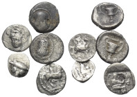 Griechische Münzen - Lots.


Unter anderem: Phokischer Bund (Phokis) / Boiotischer Bund (Boiotien).

Lot (5 Stück, Silber): verschiedene Nominale...