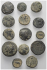Griechische Münzen - Lots.


Verschiedene Herrscher (Königreich der Seleukiden).

Lot (14 Stück): Bronze; ca. 4. - 2. Jhdt. v. Chr.

Sehr schön...