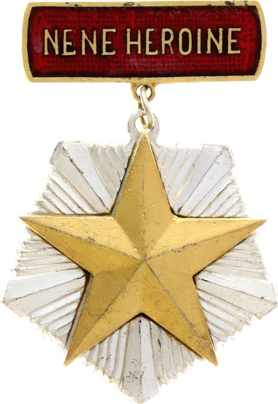 Albania Republic Order of Motherhood Glory 1955 

Ag(0.465)Cu(0.287)Au(0.243) ...