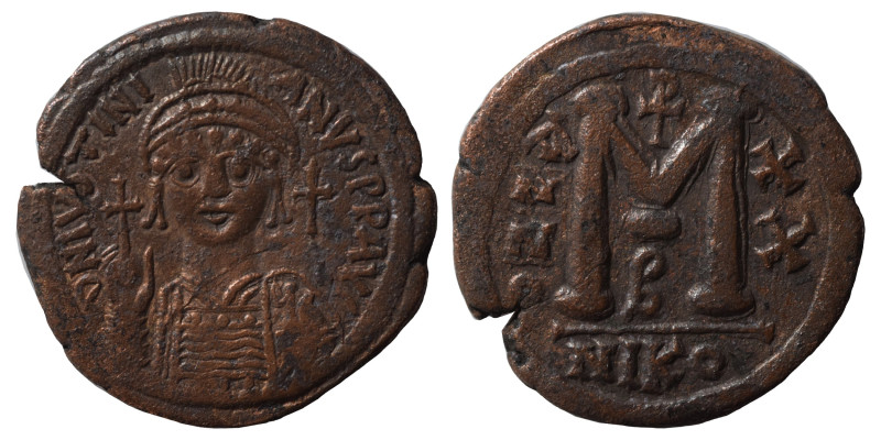 Justinian I, 527-565. Follis (bronze, 18.86 g, 34 mm). Nicomedia. Helmeted and c...