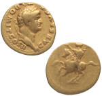 Domiciano (81-96). Roma. Aureo. Au. 6,35 g. CAES AVG F DOMIT COS II: cabeza laureada a derecha /Domiciano saludando a caballo con un cetro en la mano ...