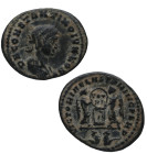 320 d.C. Constantino II. Lyon. AE3. Ve. 2,90 g. DN CONSTANTINO IVN NOB C; Busto laureado con manto y coraza visto desde atrás mirando a la derecha del...
