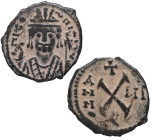 578-582 d.C. Tiberio II Constantino. Antioquía. Decanummium. DOC 196 ; Sear 536. Cu. 2,75 g. Busto coronado y acorazado de frente, sosteniendo mappa y...