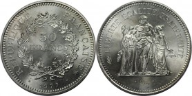 Europäische Münzen und Medaillen, Frankreich / France. Herkulesgruppe. 50 Francs 1977, Silber. Stempelglanz