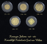 Koninkrijk NL Juliana (1948-1980) - Collection 'Koningin Juliana 1948-1980, Koninklijk Nederlands Goud van Weleer' with Netherlands Antilles 50 Gulden...
