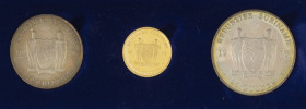 Overzeese Gebiedsdelen - Suriname - 10 and 25 Gulden silver and 100 Gulden 1976 gold, '1 jaar onafhankelijkheid' - Proof in orig. cassette