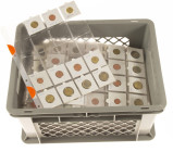 Coins Netherlands in boxes: Euros - Gray crate with approx. 100 coin sheets with post-war coins Netherlands and euro coins various countries