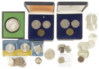 Coins Netherlands in boxes: Euros - Box with various coins a.w. coincards and Wilhelmina Rijksdaalders