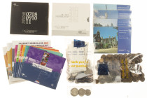 Coins Netherlands in boxes: Euros - Box with 19 BU coinsets period 1999 - 2019, supplemented with coins in silver and bas and something foreign