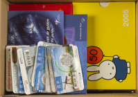 Coins Netherlands in boxes: Euros - Box with various BU-sets a.w. 'Huwelijksets', coincards and some miscellaneous