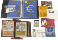 Coins Netherlands in boxes: Euros - Box with various Euro coins a.w. proofsets 1999-2003, added France 10 Euro 2013 Tour de France '100e Edition - Mai...