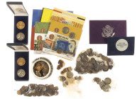 Coins Netherlands in boxes: Euros - Box with various gulden and euro coins a.w. BU-sets. also some miscellaneous