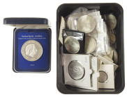 Coins Netherlands and Oversea in boxes - Box with various silver coins netherlands and Neth. Antilles a.w. Rijksdaalders Willem II/III