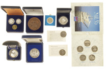Coins Netherlands and Oversea in boxes - Box with some products KNM & Franklin Mint a.w. 25 Gulden Andrew Doria