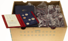 Coins Netherlands in large boxes - cannot be shipped - Banana box with large number of proofsets 1982-1995