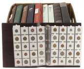 Coins Netherlands in large boxes - cannot be shipped - Banana box with 10 albums post-war base metal coins