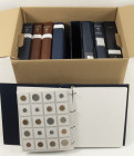 Coins Netherlands in large boxes - cannot be shipped - Moving box with 8 Beatrix collections without silver