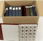 Coins Netherlands in large boxes - cannot be shipped - Moving box with 9 Beatrix collections without silver