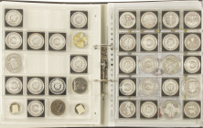 Medals in albums - Netherlands - Album 'Nederland in Oorlog' containing 36 medals and documentation