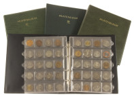 Medals in albums - Netherlands - Box with 4 albums medals and tokens Netherlands mostly modern, approx. over 400 pcs.