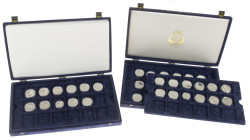 Medals in boxes - Netherlands - Collection 'Oranje-Nassau collectie Oranje Boven' with appr. 59 sterling silver Proof medals in capsules in 2 blue cas...