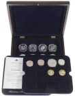 Medals in boxes - Netherlands - Collection 'Herslagen van Koninkrijks munten' in wooden cassette - issued by HNM, also some miscellaneous