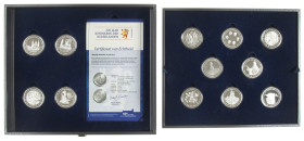 Medals in boxes - Netherlands - Cassette 'Uit de Kluizen van 's Rijksmunt - 200 Jaar Koninkrijk der Nederlanden' containing 12 silver medals