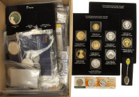 Medals in boxes - Netherlands - Large collection of 'Muntenhuizen-medals' of various theme's, gilt and silvered with descriptions, appr. 88 pieces, ad...
